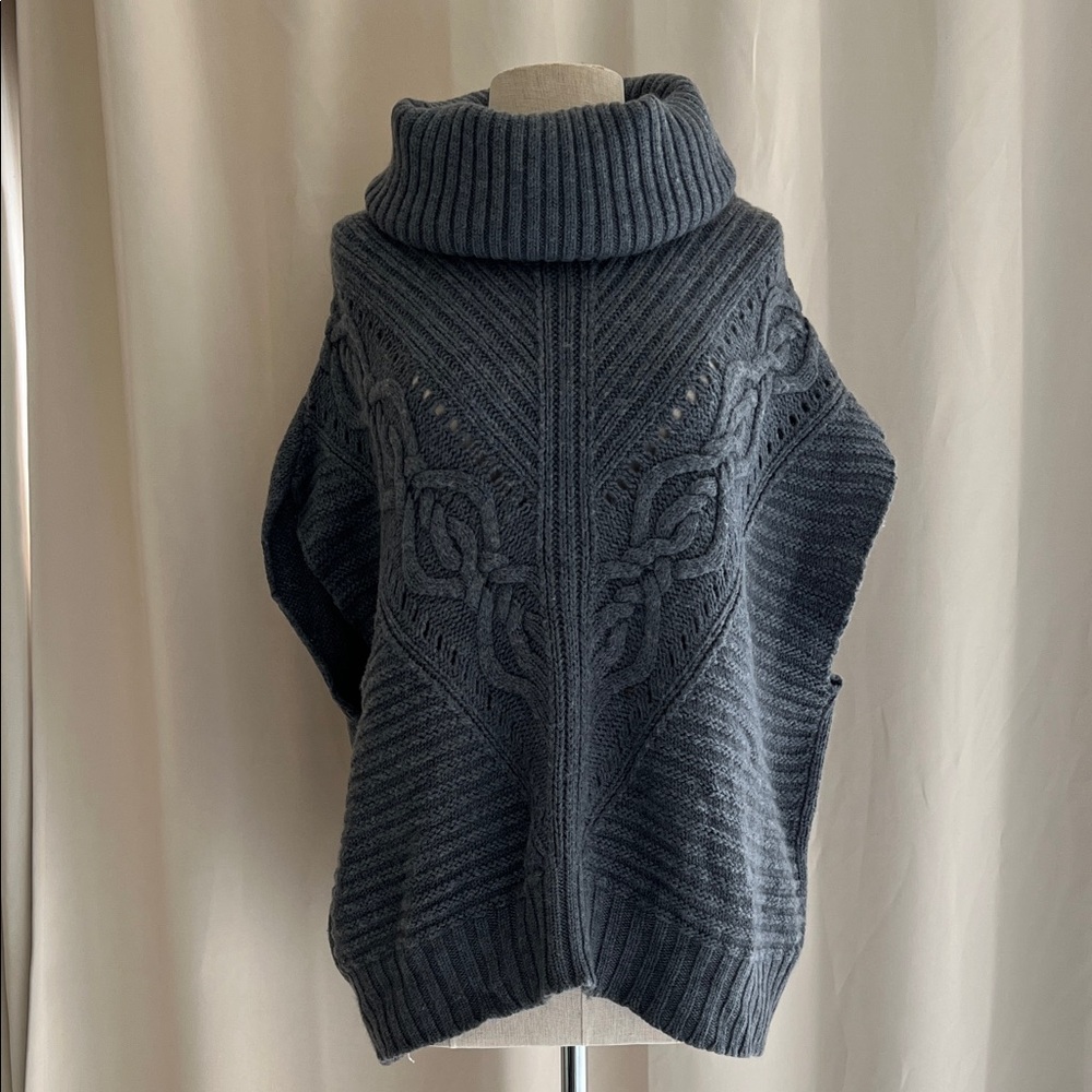 EUC stunning Trina Turk 100% merino wool cowl neck sweater size Small